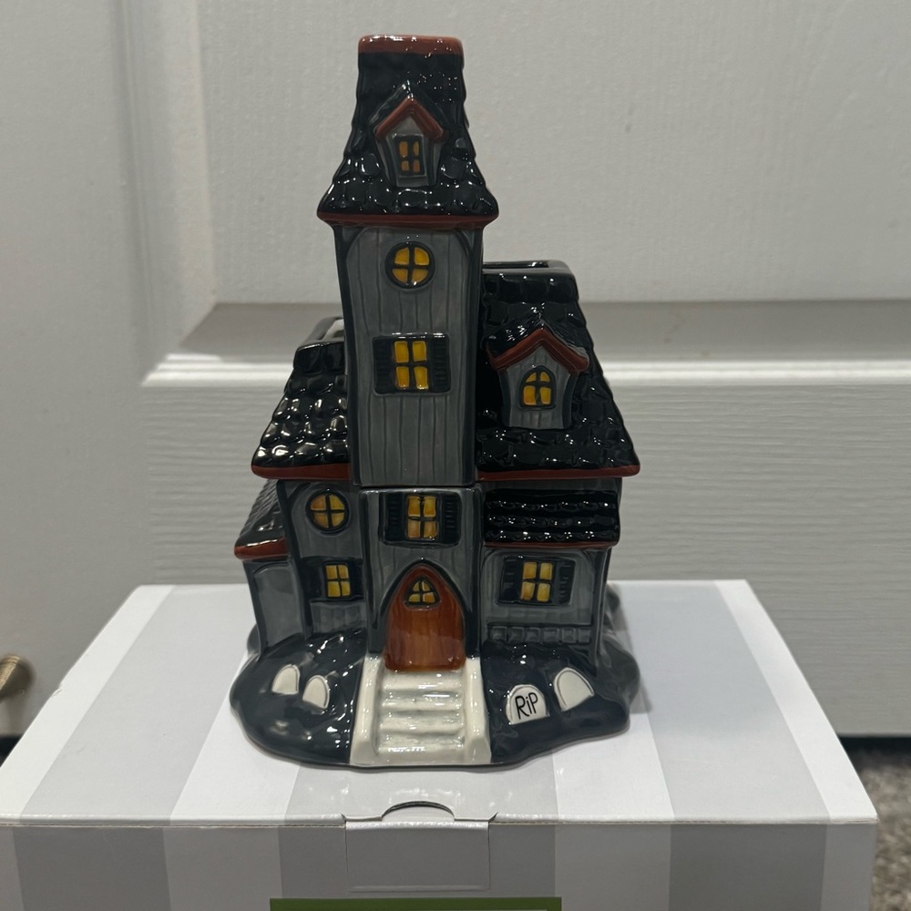Scentsy 2015 Haunted House Warmer Retired- $55